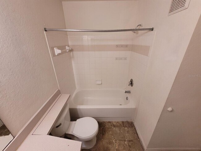 Building Photo - 5914 Willow Ridge Dr