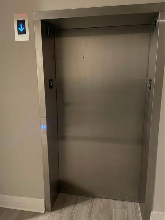 Building Photo - 2727 Houston Ave