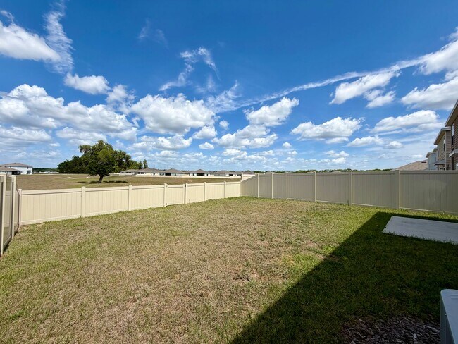 Building Photo - Beautiful Home in Newberry, FL – Spacious, Modern, and Peaceful Living