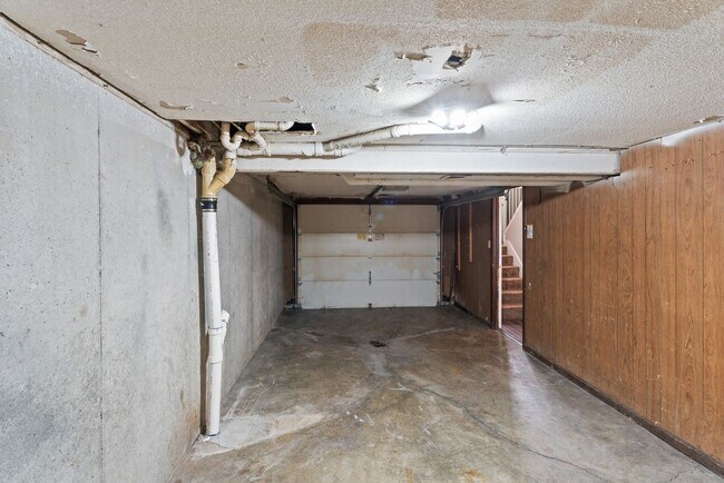 Building Photo - Affordable 2-Bedroom Duplex with Garage, D...