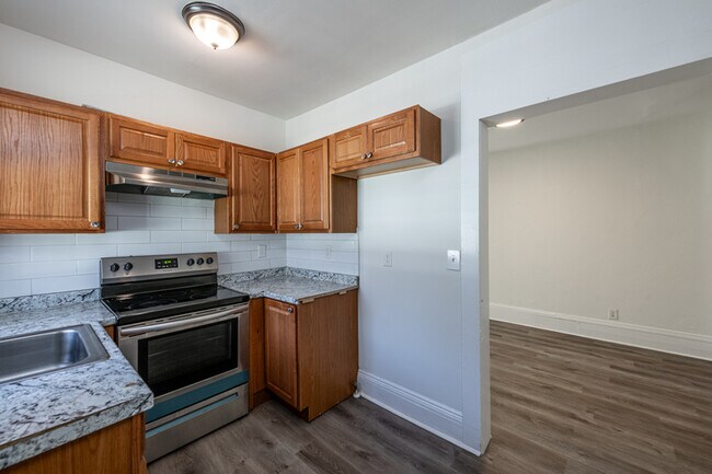 Building Photo - 406 Paines Ave NW