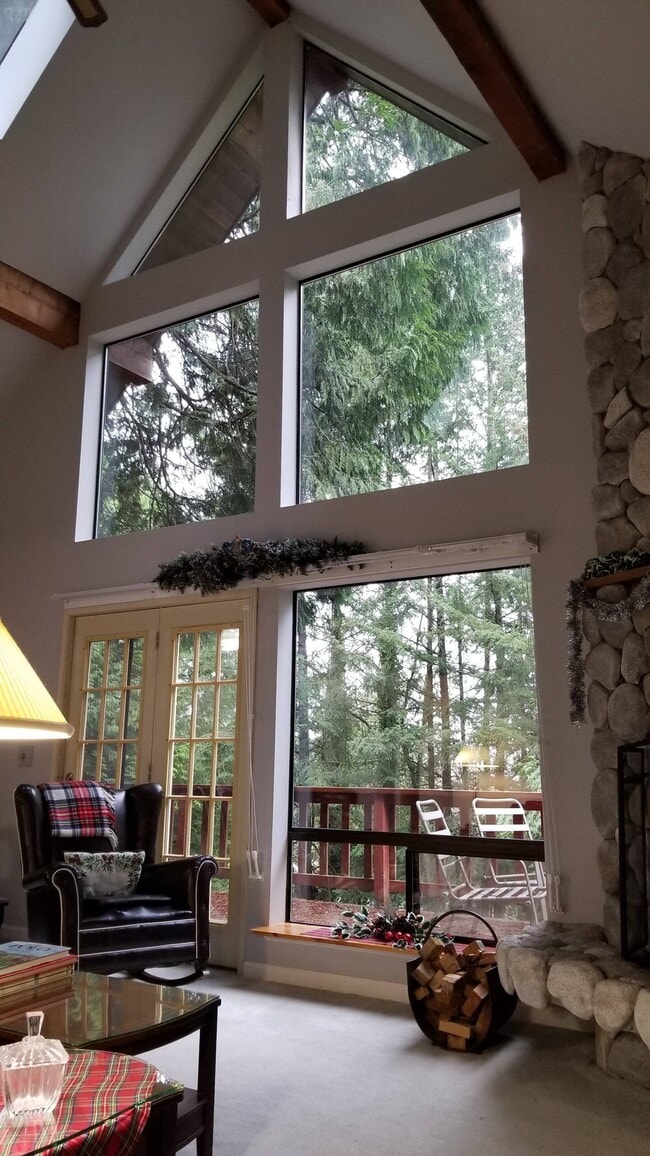 Building Photo - 1881 Cliff Rd