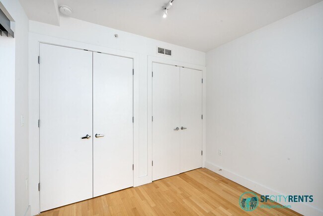 Building Photo - Polk Gulch: Modern 4th Floor Condo w/ in-unit W/D, Garage Parking & Shared Roof Deck