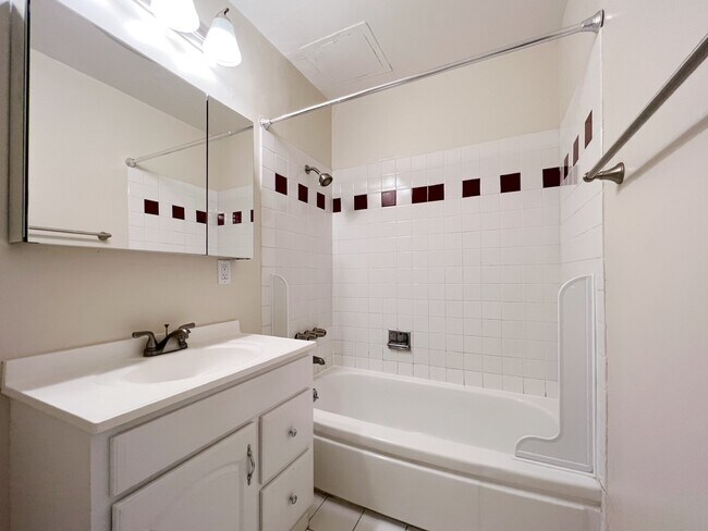 Building Photo - 418 Vernon St