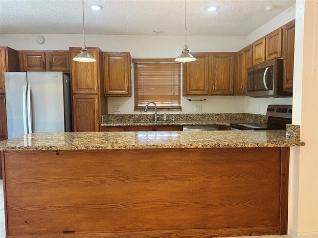 Building Photo - 444 Pine Cir