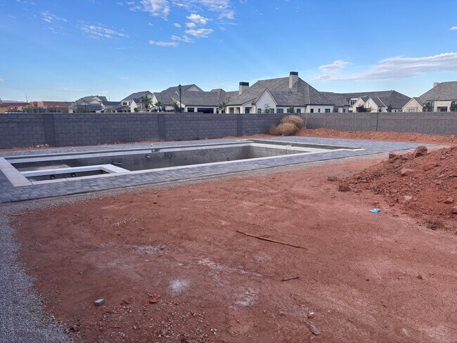 Building Photo - BRAND NEW Gorgeous 6 bed 7 bath with Pool ...