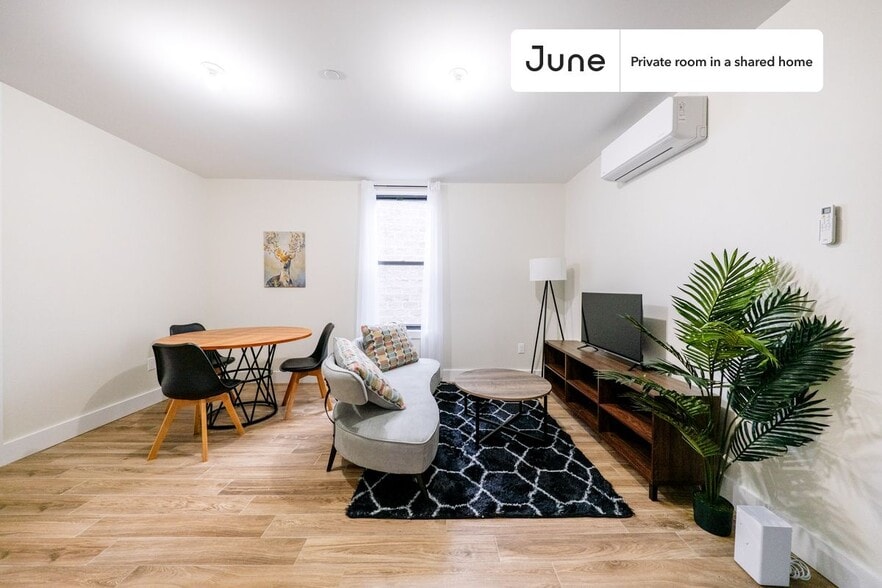 Building Photo - Room in Shared 3 bed/2 bath home