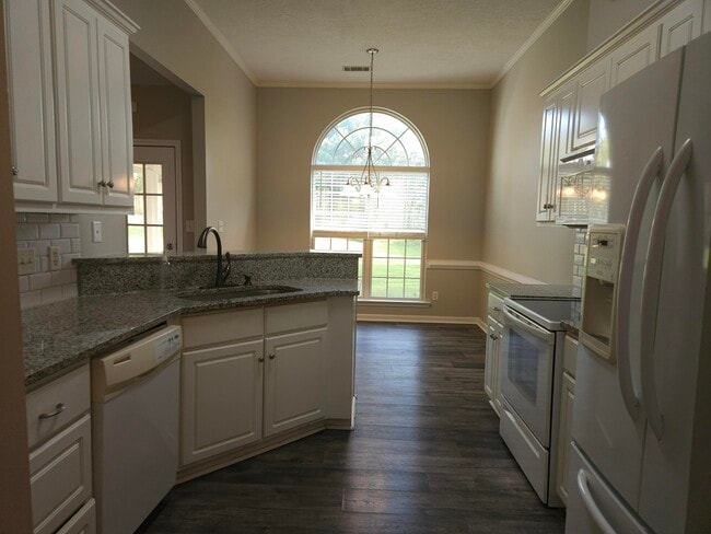 Building Photo - 219 Rainbow Falls
