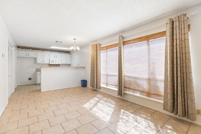 Building Photo - 8430 Cranberry Hill