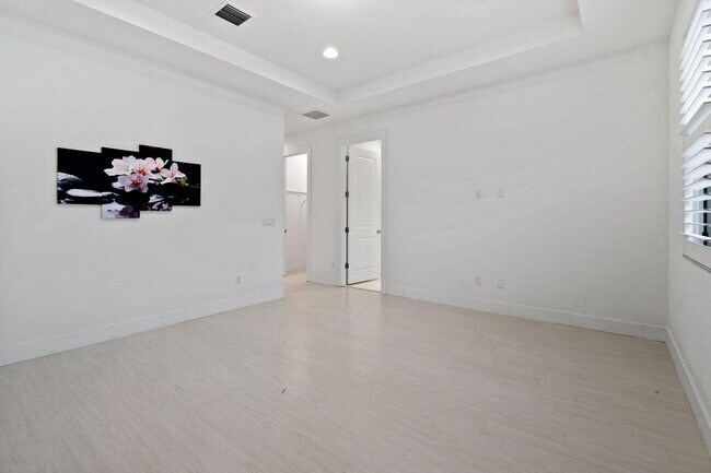 Building Photo - 1221 Faulkner Ter