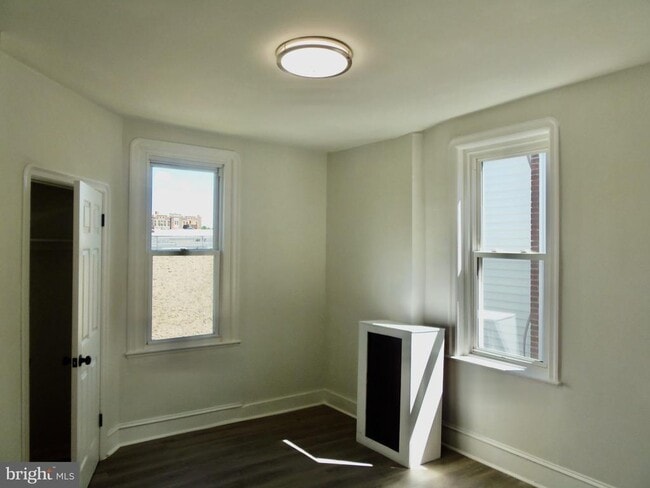 Building Photo - 405 W Ruscomb St