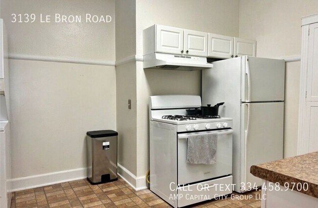 Building Photo - 3139 Le Bron Rd