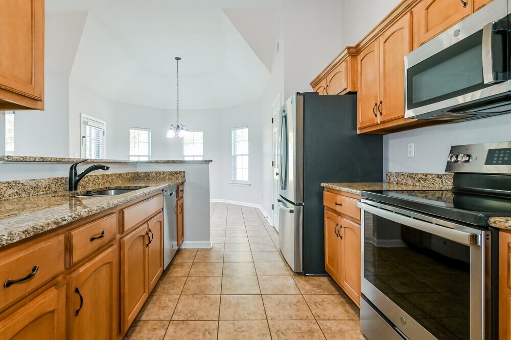 Building Photo - 8873 Lezlarken Ln