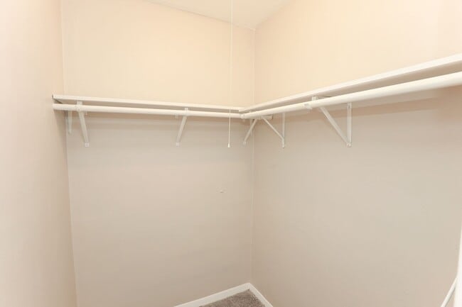 Building Photo - Updated 3BR Townhouse in Prime VA Beach Lo...