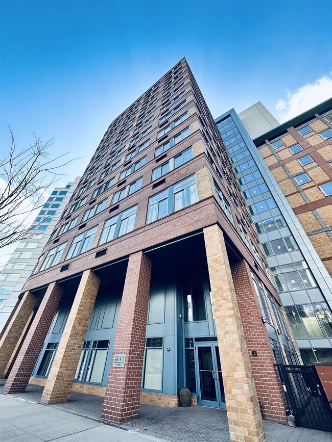 Building Photo - 311 Washington St