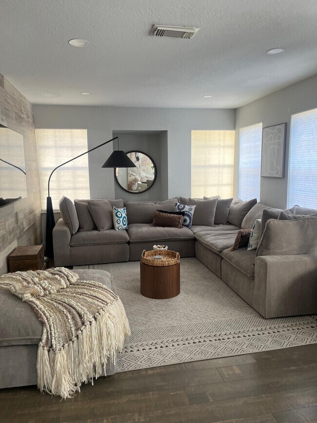 Building Photo - 1910 Belmont Pl