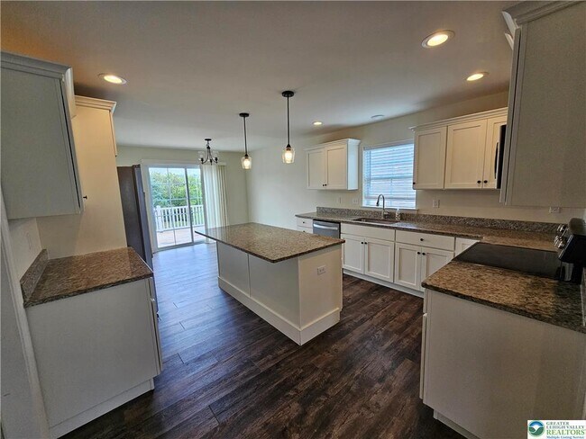 Building Photo - 1601 Greystone Cir