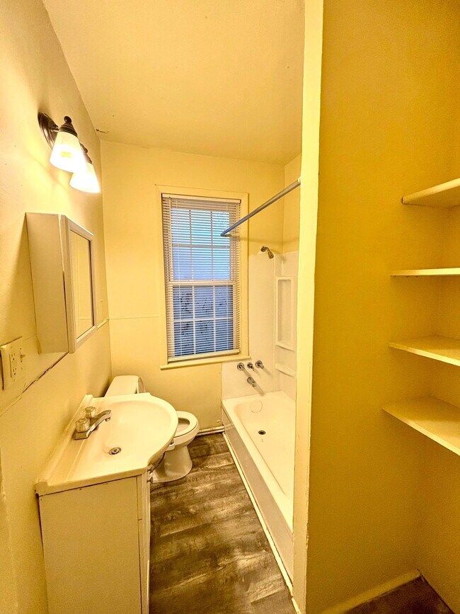 Building Photo - 690 Columbia Ave