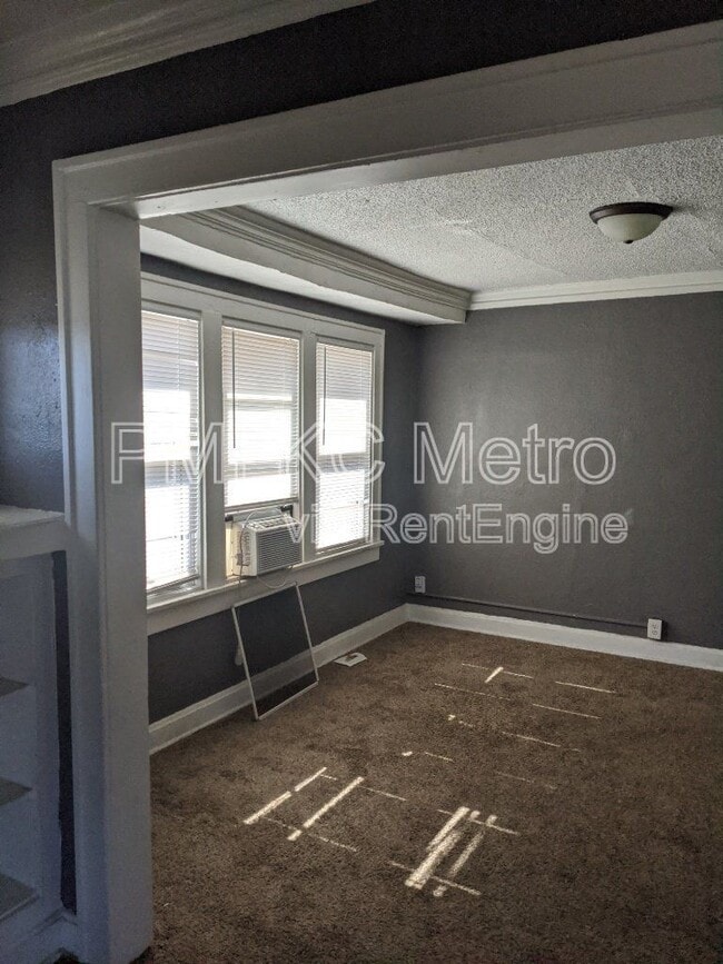 Building Photo - 4420 The Paseo