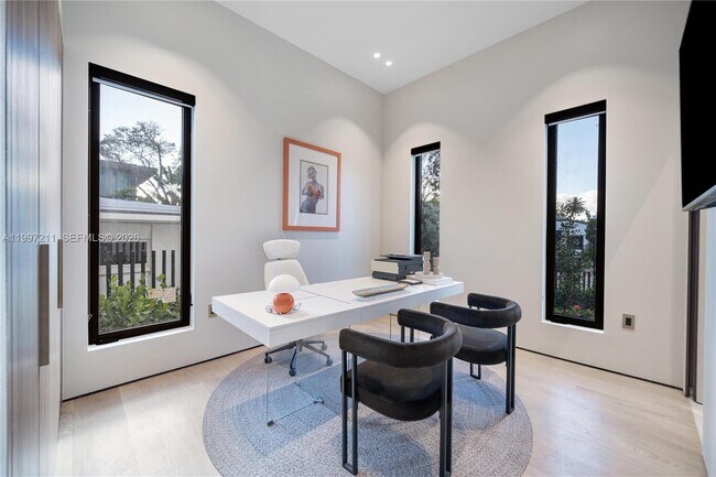 Building Photo - 1045 W 47th Ct