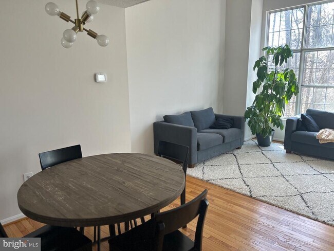 Building Photo - 5833 Pin Oak Commons Ct