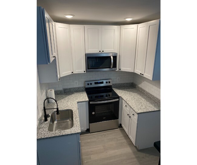 Building Photo - 146 N East Ave