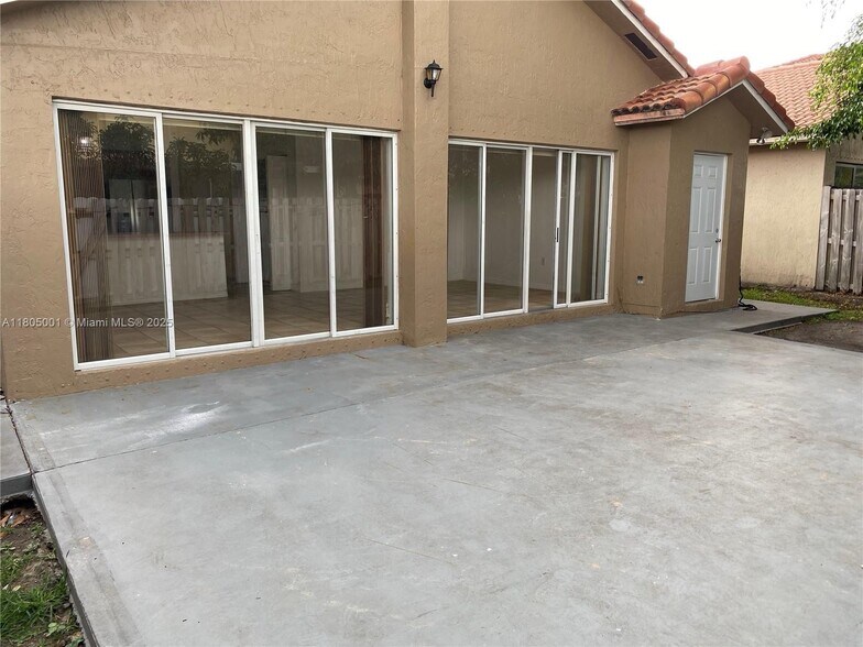 Building Photo - 7601 NW 166th Ter