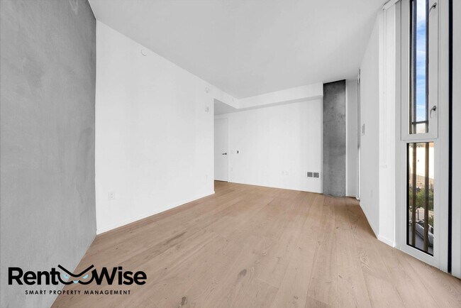 Building Photo - 450 Hayes St