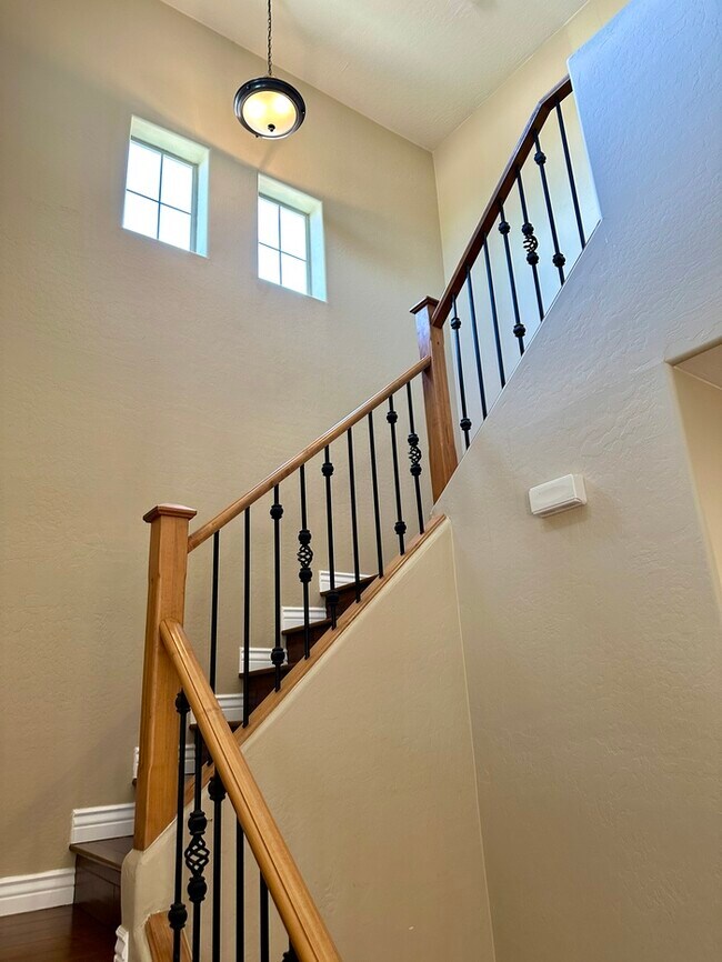 Building Photo - Stunning Rancho Del Ray double story overlooking community park.