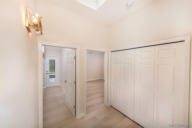 Building Photo - 1105 N Chance Way