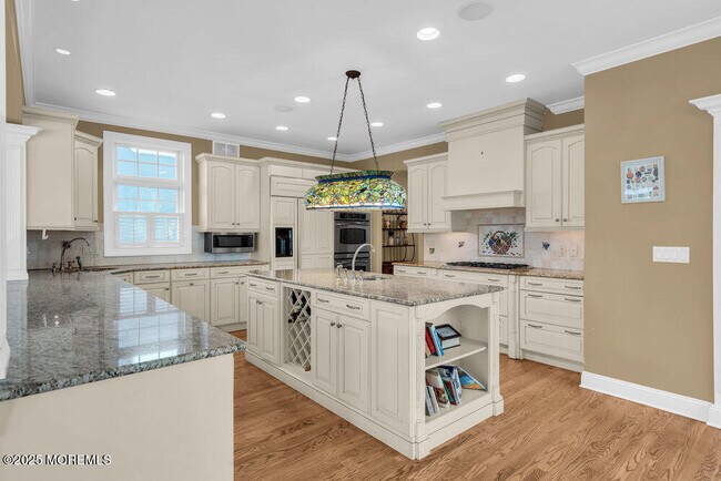 Building Photo - 412 Chicago Blvd