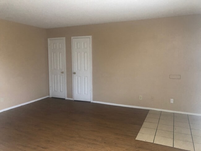 Interior Photo - 1004 Park