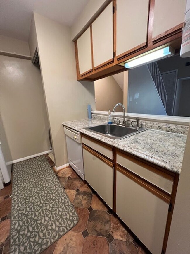 Building Photo - CONDO WITH LOFT IN GAITHERSBURG