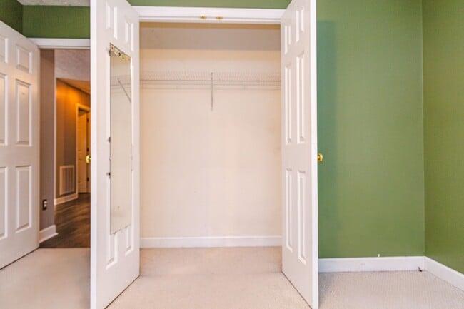 Building Photo - New Listing!