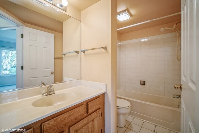 Building Photo - 2778 S Cedar Glen Dr