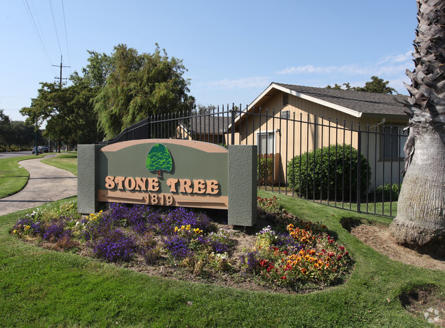 Building Photo - Stonetree Townhomes Apartments