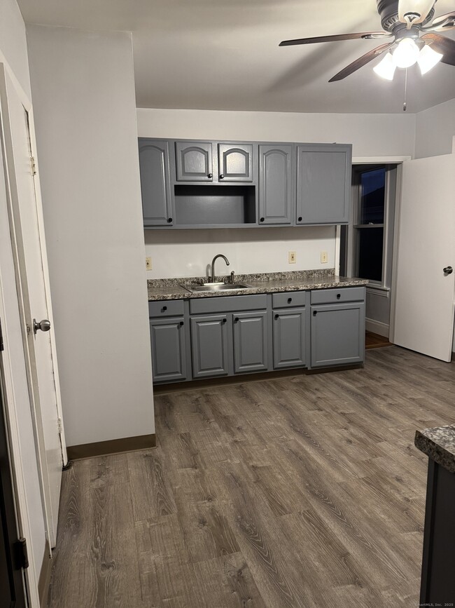 Building Photo - 81 White St