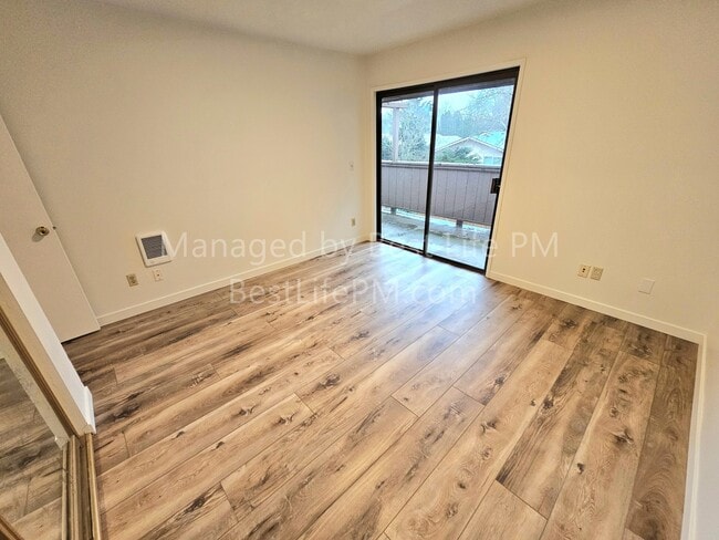 Building Photo - 603 SE 148th Ave