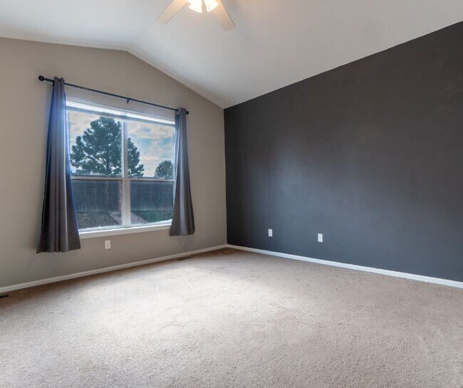 Building Photo - Move in ready home on Kettle Drum