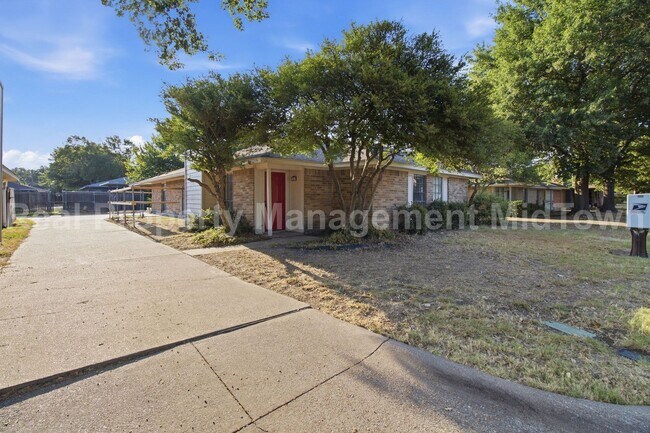 Building Photo - 2427 Indigo Ln