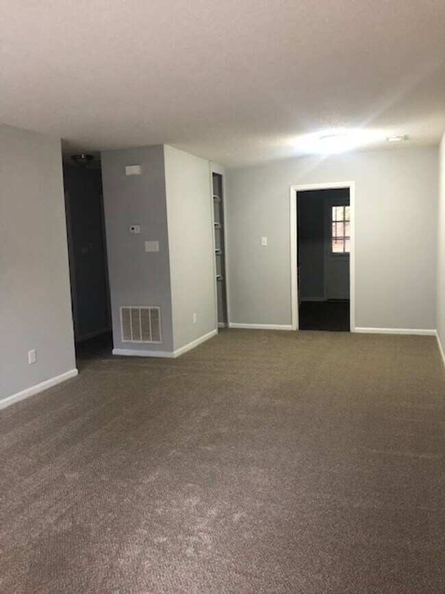 Building Photo - 113/115 Rainbow Court