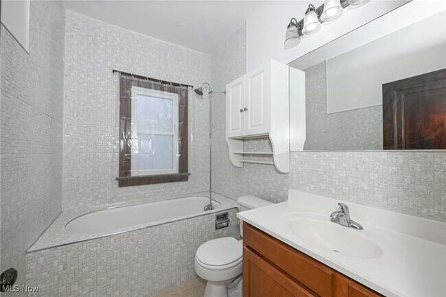 Building Photo - 4919 E 107th St