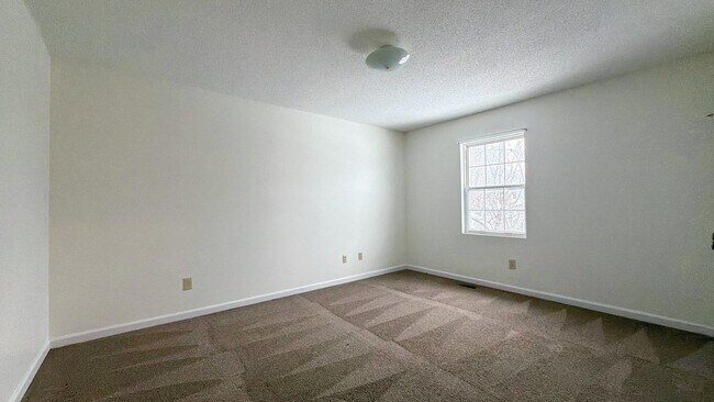 Building Photo - 23 Lexington Ct