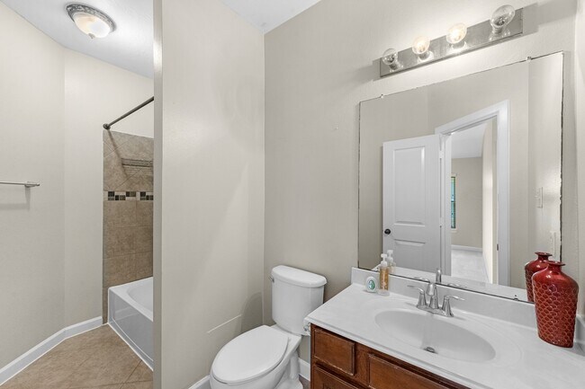 Building Photo - 4014 Pinecrest Hollow