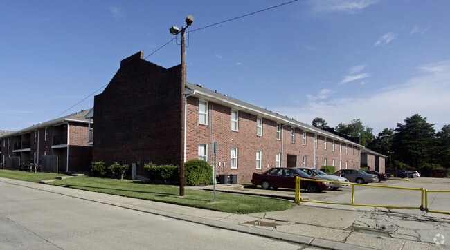 Building Photo - Meadowbrook Apartments