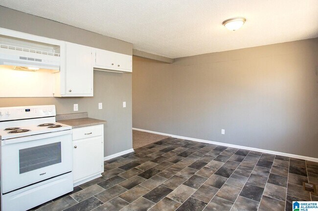 Building Photo - 118 Fox Hollies Blvd