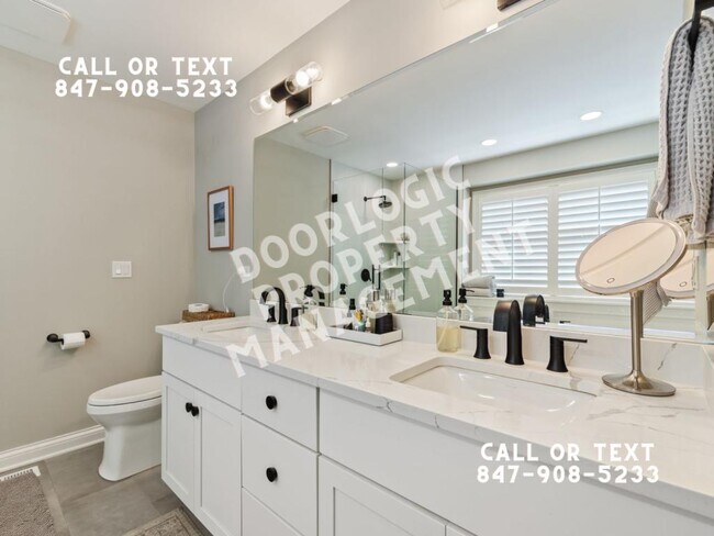 Building Photo - 735 W 8th St