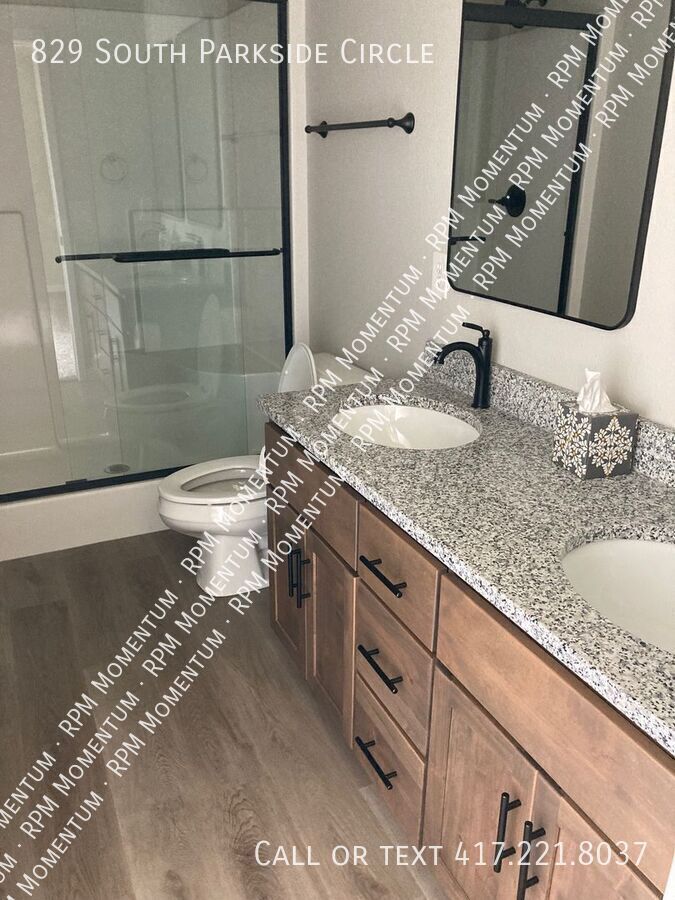 Building Photo - 829 S Parkside Cir