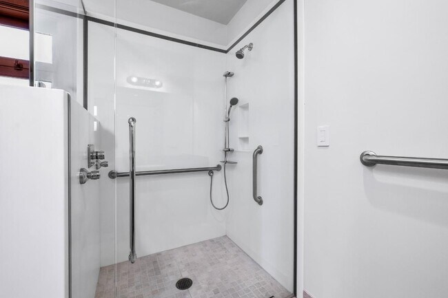 Building Photo - 77 Rebecca Ln