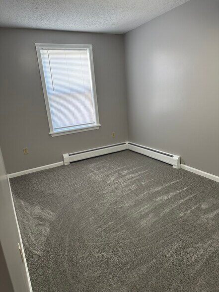 Building Photo - 142 Eden Ave